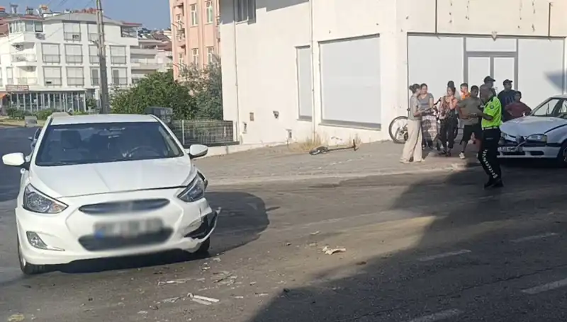 Antalya’da Korkutan Trafik Kazası: İki Araç Çarpıştı