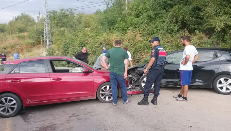 Karamürsel'de Korkutan Kazada 4 Kişi Yaralandı: Detaylar Ortaya Çıktı