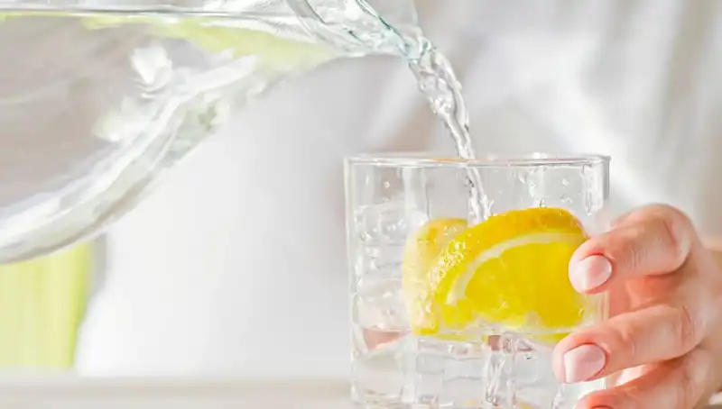 Limonlu Su İçmenin 8 Gizli Faydası: Sağlığınızı Nasıl Dönüştürüyor?