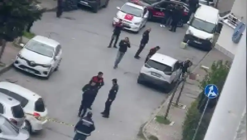 Yolda Yürüyen Vatandaş Kurşun Yağmuruna Tutuldu: O Anlar Havada Kaldı!