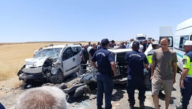 Otomobil ve Hafif Ticari Araç Çarpıştı: 4 Ölüm ve 1 Yaralı!