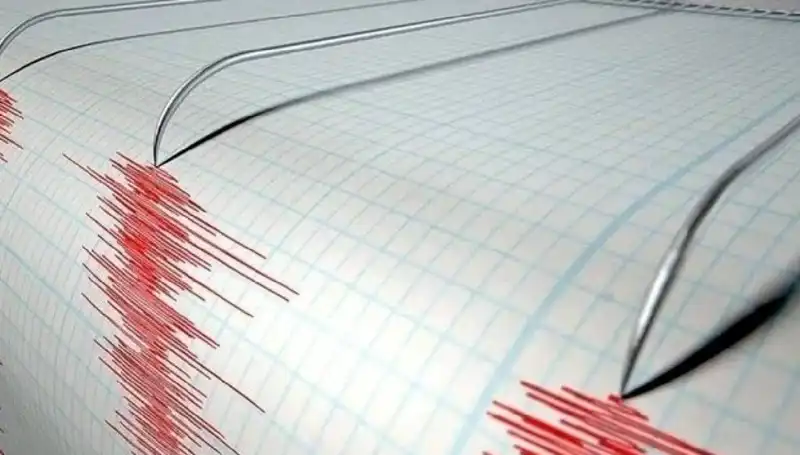 Sındırgı’da Peş Peşe Gelen Depremler Halkta Panik Yarattı
