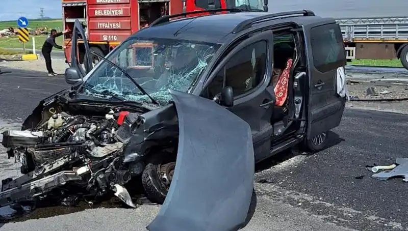 Ankara Yolunda Feci Kaza: Üç Kişi Yaralandı, Olay Yeri Korku Dolu Anlara Sahne Oldu