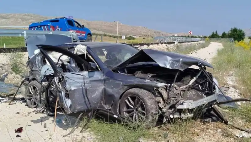 Sivas’ta Trajik İki Ayrı Trafik Kazası: 9 Yaralı Acil Yardım Bekliyor