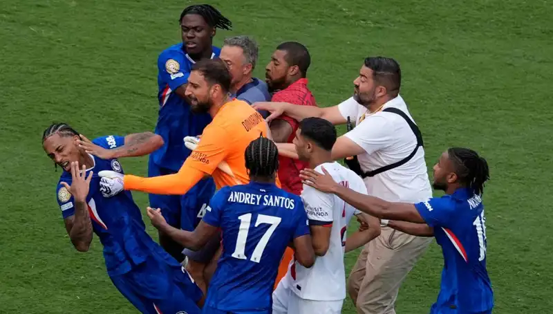Dev Finalin Ardından Gerilim Tırmandı: Teknik Direktör ve Futbolcu Arasında Yumruklaşma!
