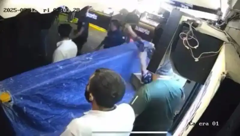 Ortaköy'de Gecenin Gözde Mekanında Tekme Tokat Kavgaya Dönüşen Eğlence