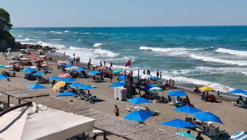 Akçakoca’da Denizde Yüzme Yasağı! Nedenleri ve Etkileri