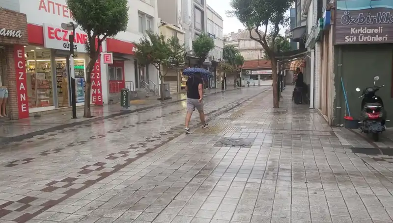 Kırklareli'nde Etkili Sağanak Yağış: Şehirde Hayat Durma Noktasına Geldi