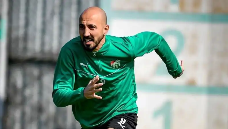 Milli Futbolcudan Şaşırtan Karar: 2. Lig'e Geçiş Yapabilir mi?