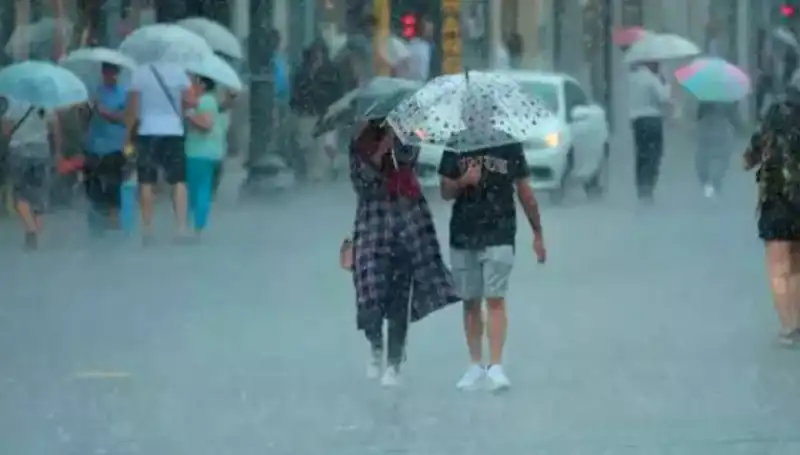 Meteoroloji’den Acil Uyarı: Yangın Bölgesinde Rüzgar, İstanbul’da Sağanak Yağış Bekleniyor