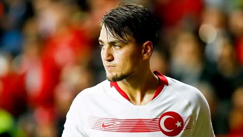 Beşiktaş, Milli Futbolcu ile Görüşmelere Başladı: Cevap Nedir?